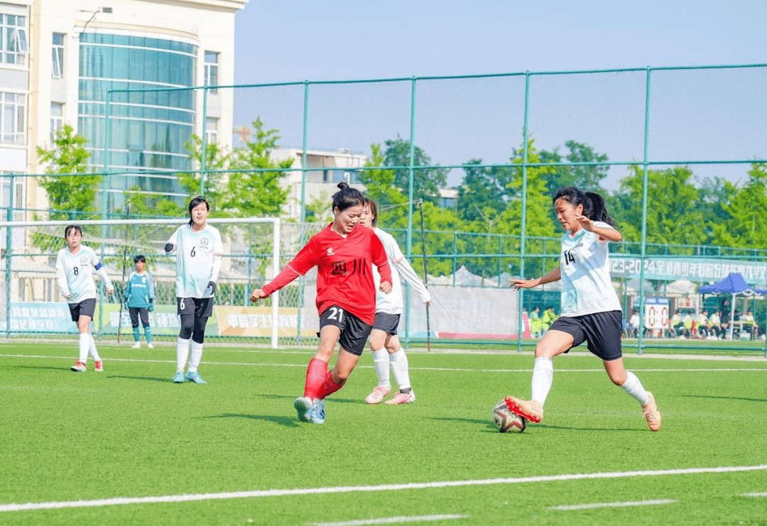 中国足球女子队伍备战比赛,有望闯入前八强 中国足球女子队伍备战比赛,有望闯入前八强