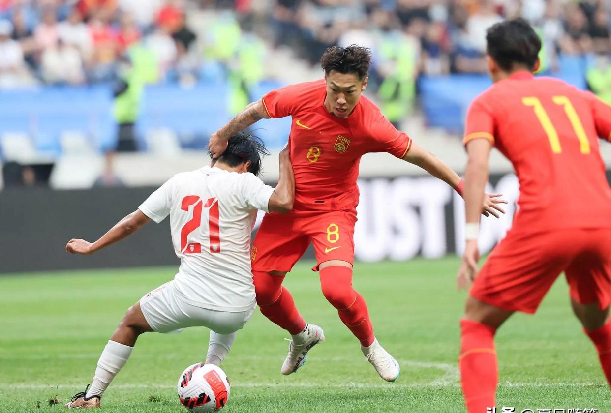 关于球员技术过硬,现场观众欢呼!的信息 关于球员技术过硬,现场观众欢呼!的信息