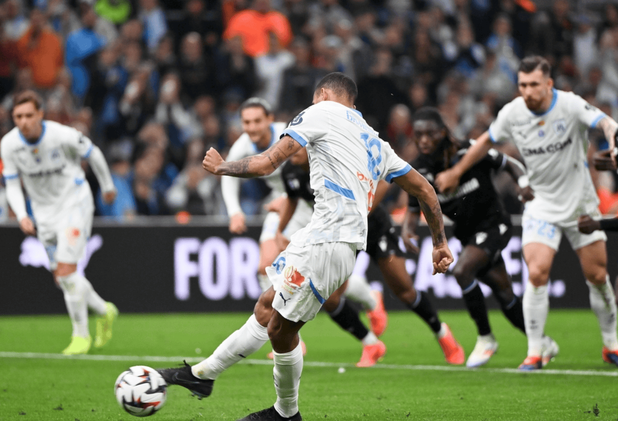 爱游戏体育-欧预赛大战在即,巴黎球星状态火爆