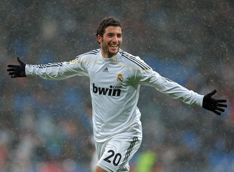 关于尤文图斯球员伊瓜因在比赛中射入关键进球的信息