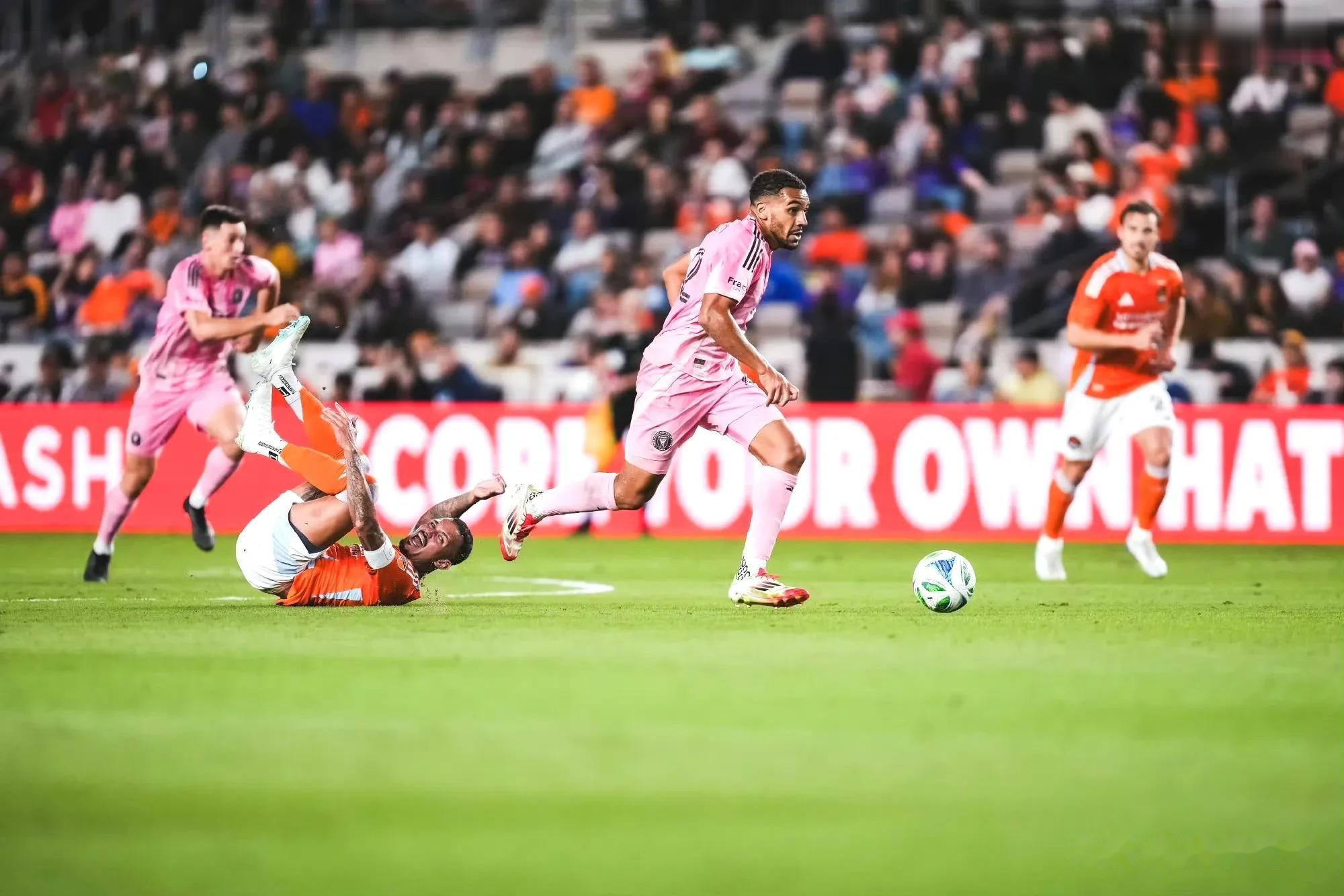 包含巴萨主场大捷!苏亚雷斯梅开二度,助队连胜的词条 包含巴萨主场大捷!苏亚雷斯梅开二度,助队连胜的词条