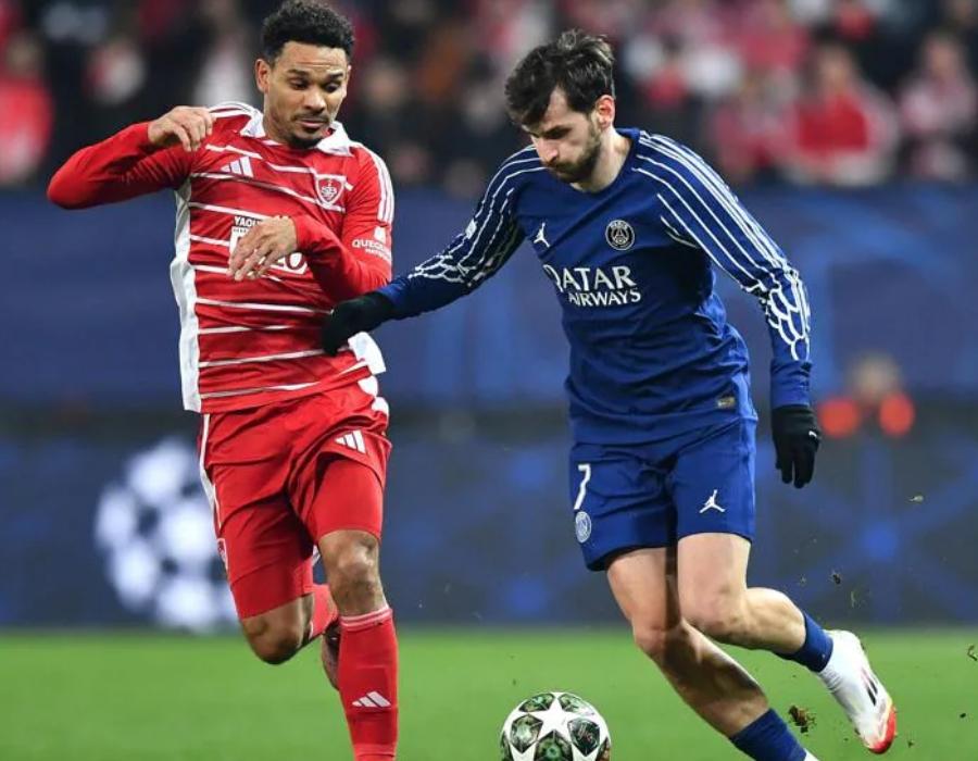 包含欧国球队齐聚赛场,争夺胜利一触即发的词条 包含欧国球队齐聚赛场,争夺胜利一触即发的词条