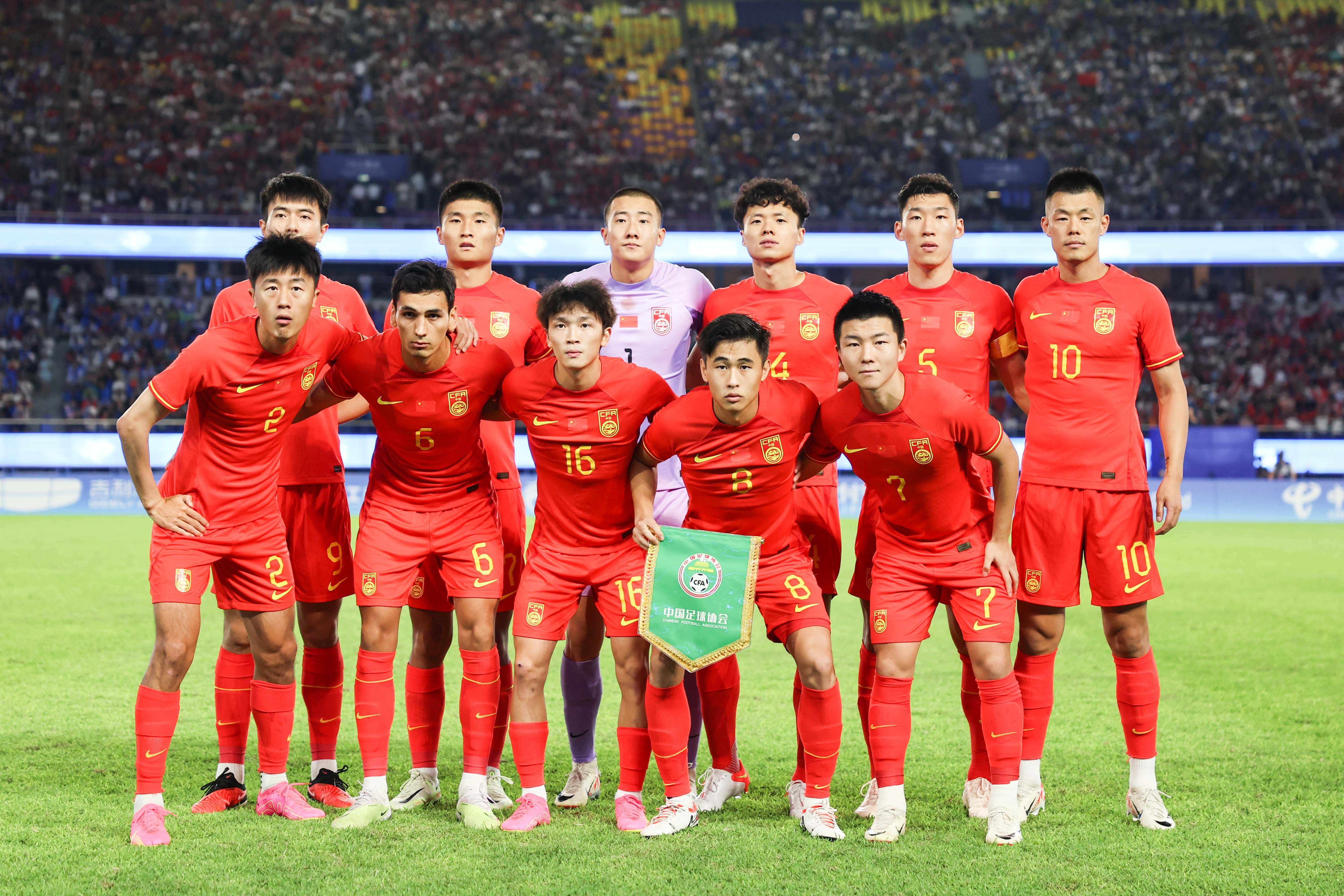 中国足球赛场激烈比拼,球队爆发潜力无限的简单介绍 中国足球赛场激烈比拼,球队爆发潜力无限的简单介绍