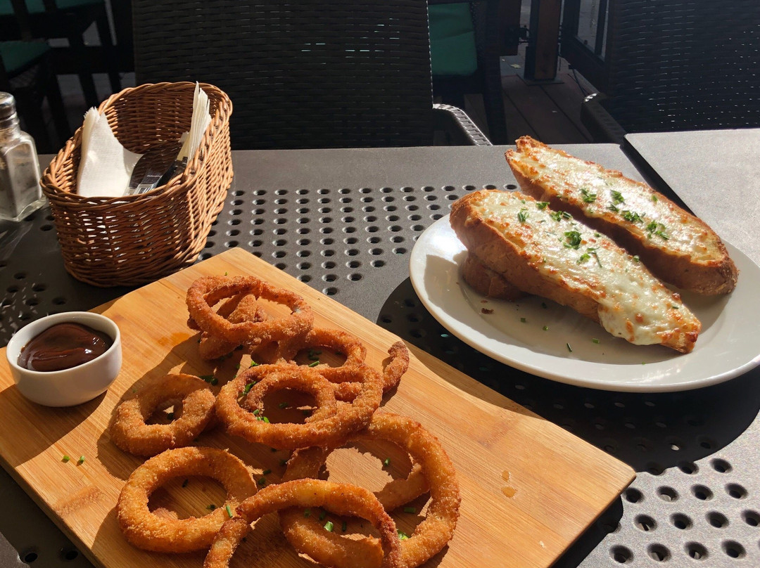 爱游戏APP-华沙酒吧球迷组织观看科隆与沙尔克的较量