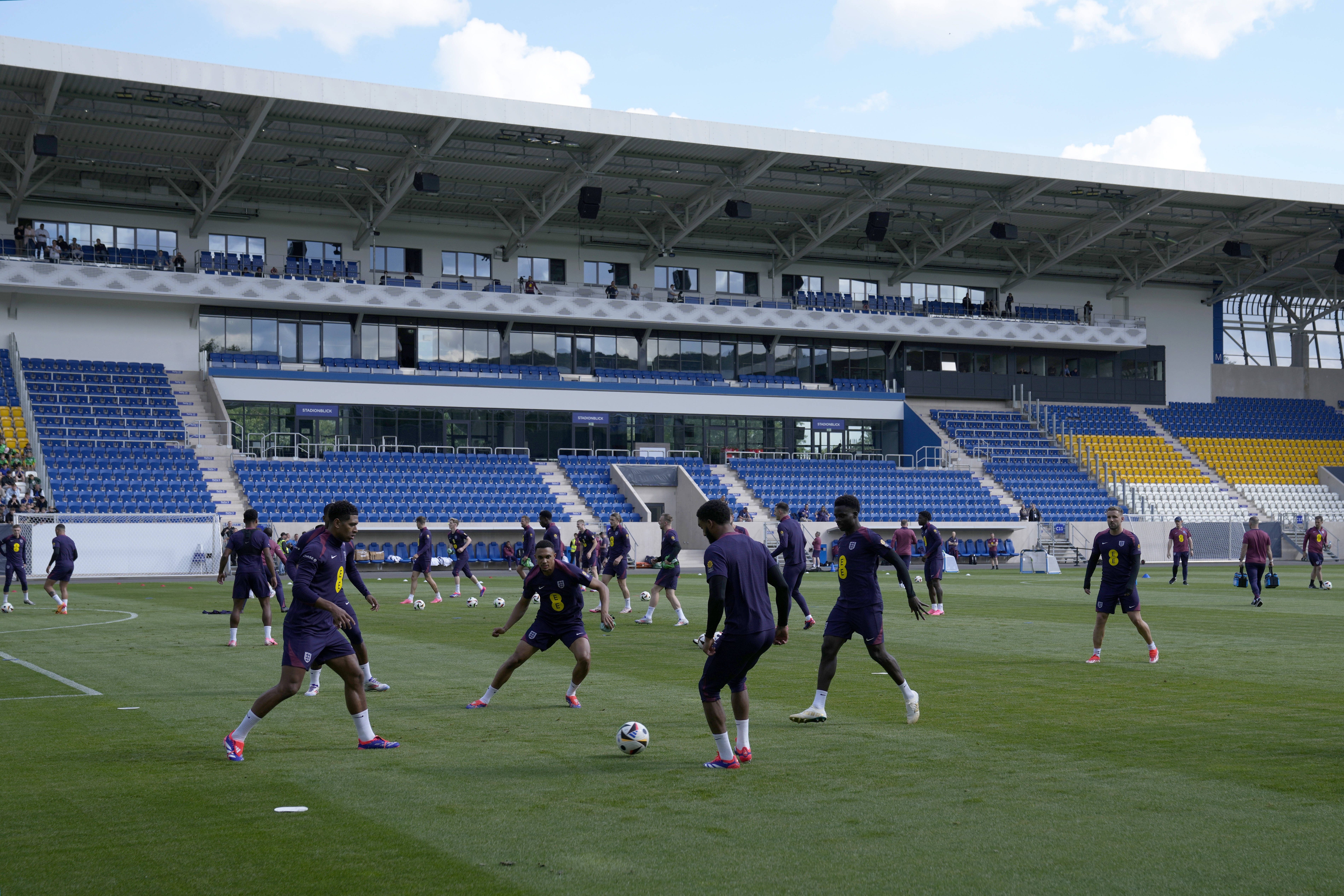 英格兰队教练喊话，必须全力拼搏欧洲杯预选赛的简单介绍