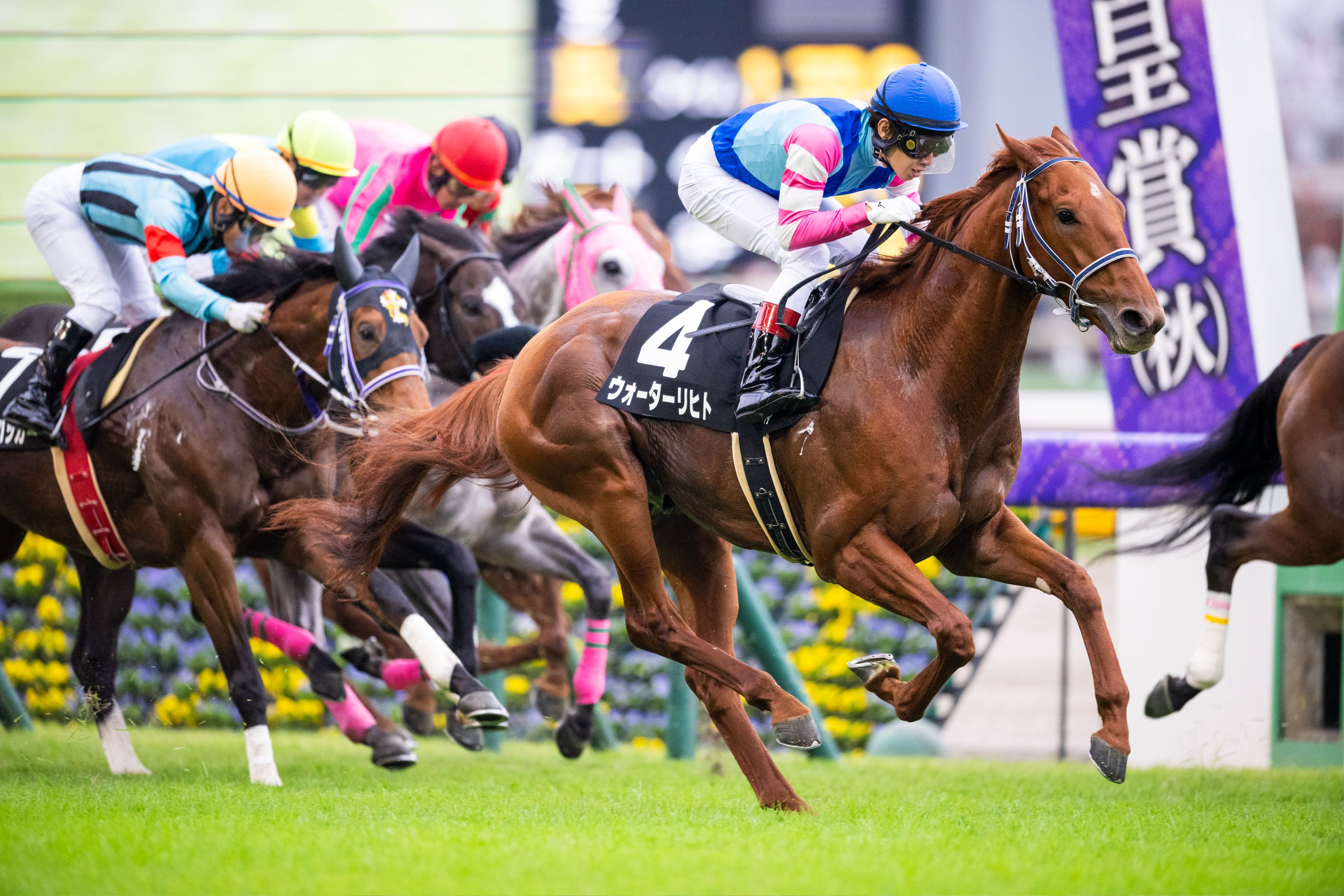 马赛足球俱乐部在国际锦标赛中击败对手 马赛足球俱乐部在国际锦标赛中击败对手