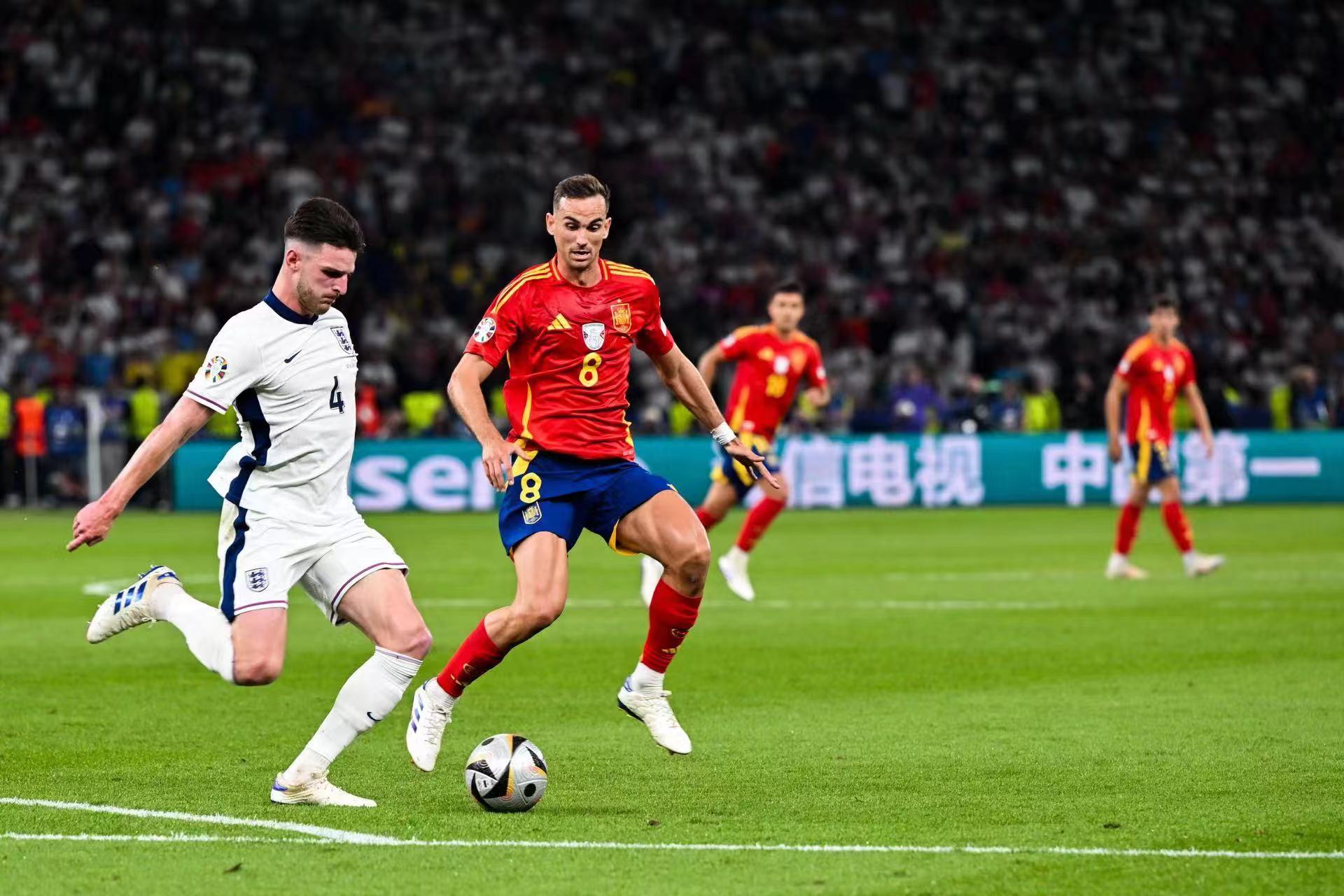 西班牙队在欧洲比赛中大放异彩 西班牙队在欧洲比赛中大放异彩