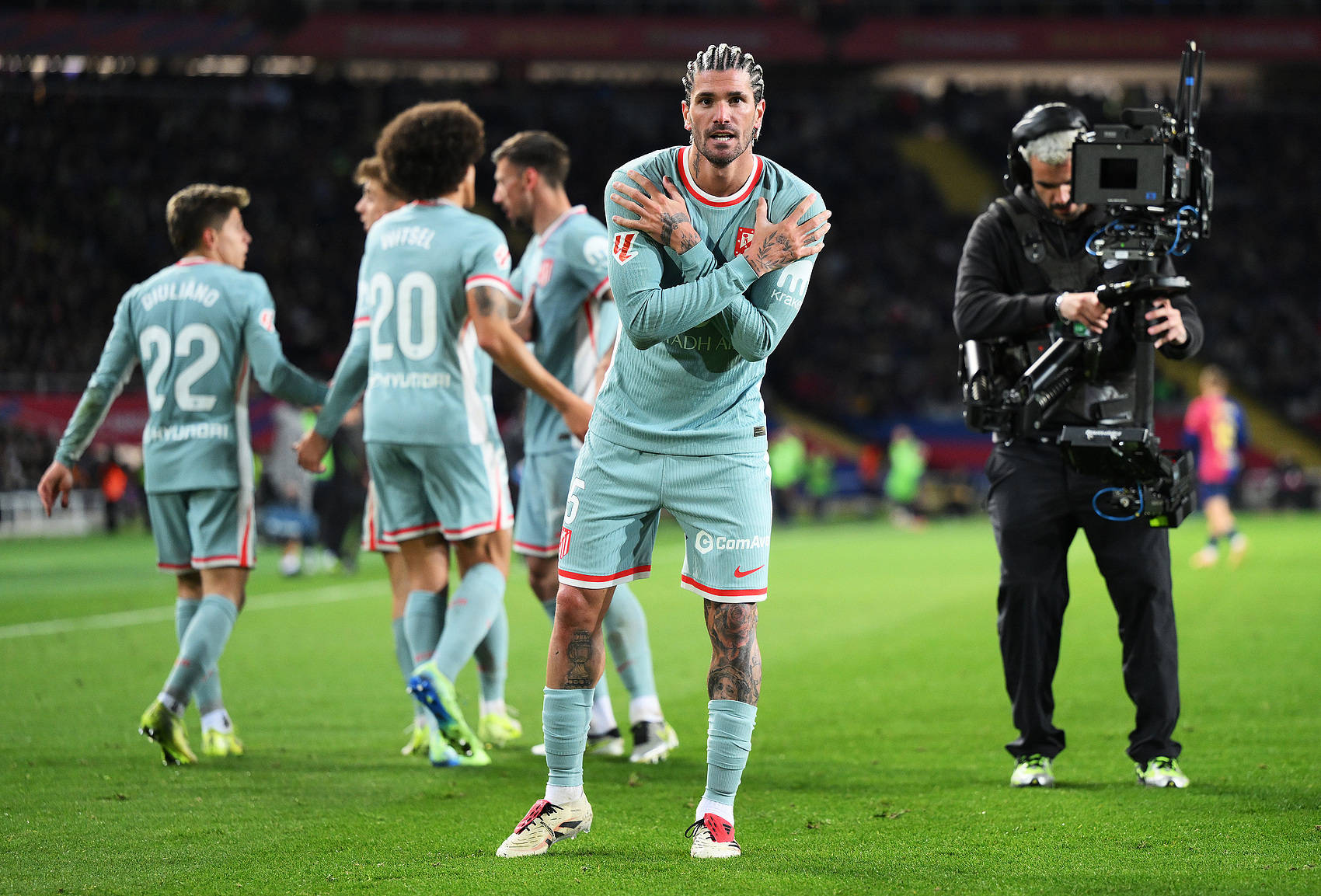 曼联二连胜巴萨,欧冠出线前景美好 曼联二连胜巴萨,欧冠出线前景美好