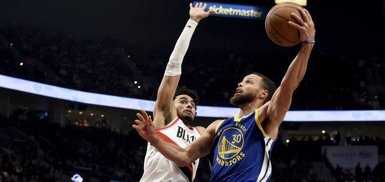 球星们的精湛技巧在比赛中展现无遗 球星们的精湛技巧在比赛中展现无遗