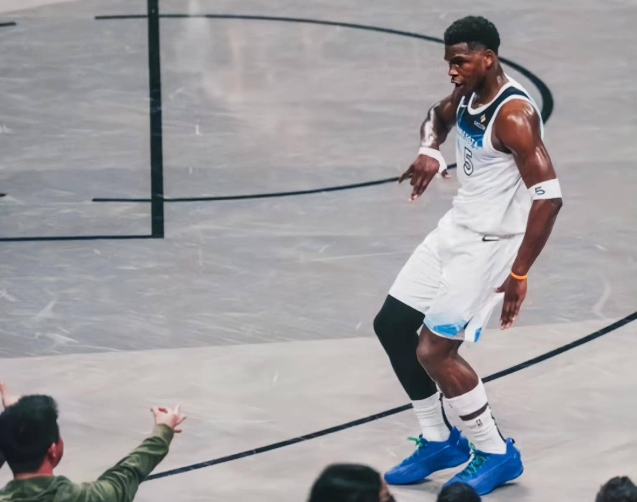 关于快船球员频繁受伤,教练组面临调整挑战的信息 关于快船球员频繁受伤,教练组面临调整挑战的信息