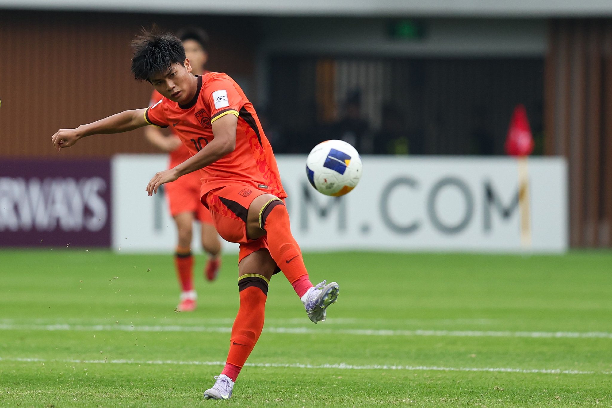 爱游戏在线-马赛惊天逆转,绝杀比赛获得三分