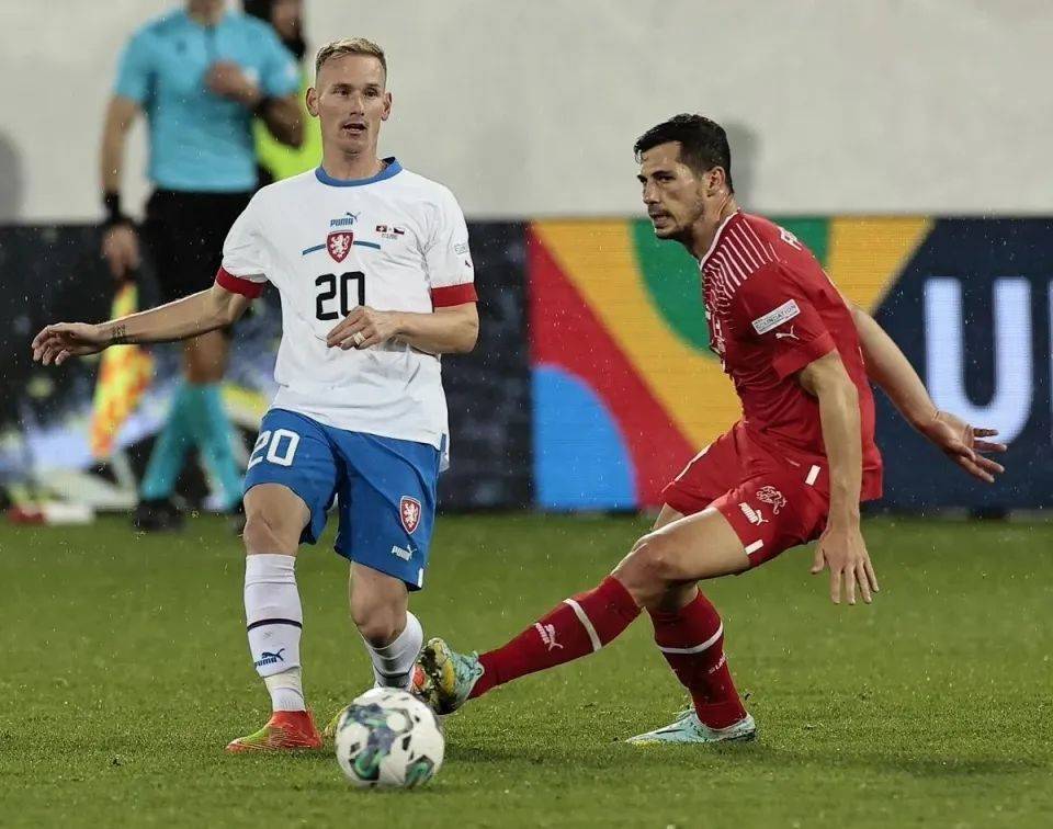 爱游戏下载-关于捷克足球队在激烈比赛中实现绝地反击，夺得胜利的信息