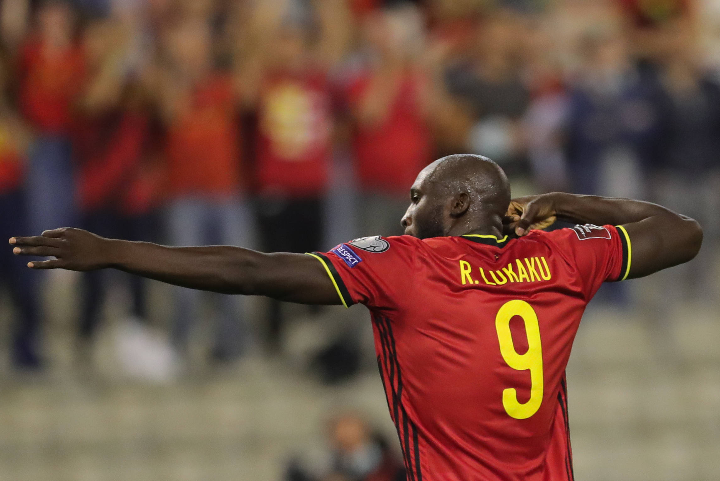 关于捷克足球队在激烈比赛中实现绝地反击,夺得胜利的信息 关于捷克足球队在激烈比赛中实现绝地反击,夺得胜利的信息