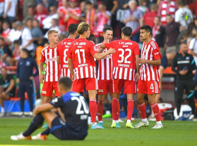 爱游戏在线-欧洲杯预选赛场上风起云涌,胜负难料的简单介绍