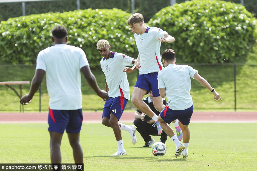 荷兰主场击败马耳他,领跑积分榜 荷兰主场击败马耳他,领跑积分榜