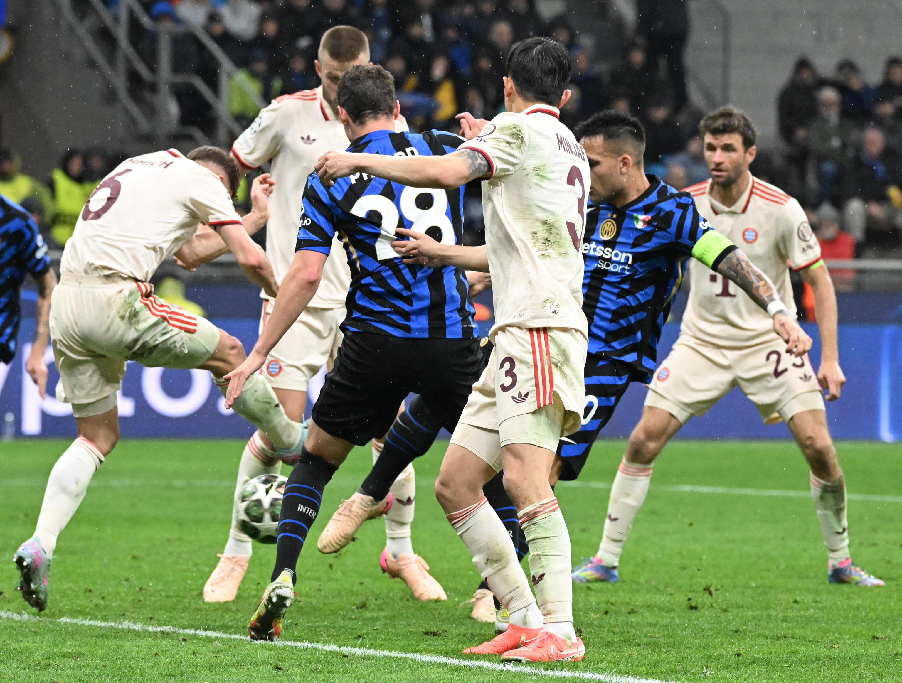 国际足球赛事吸引众多球迷关注 国际足球赛事吸引众多球迷关注