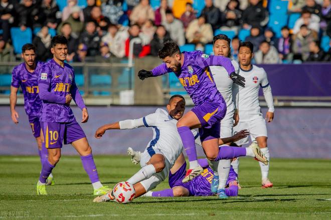 爱游戏APP-外援梅开二度,恒大客场击败亚泰稳居中超第三