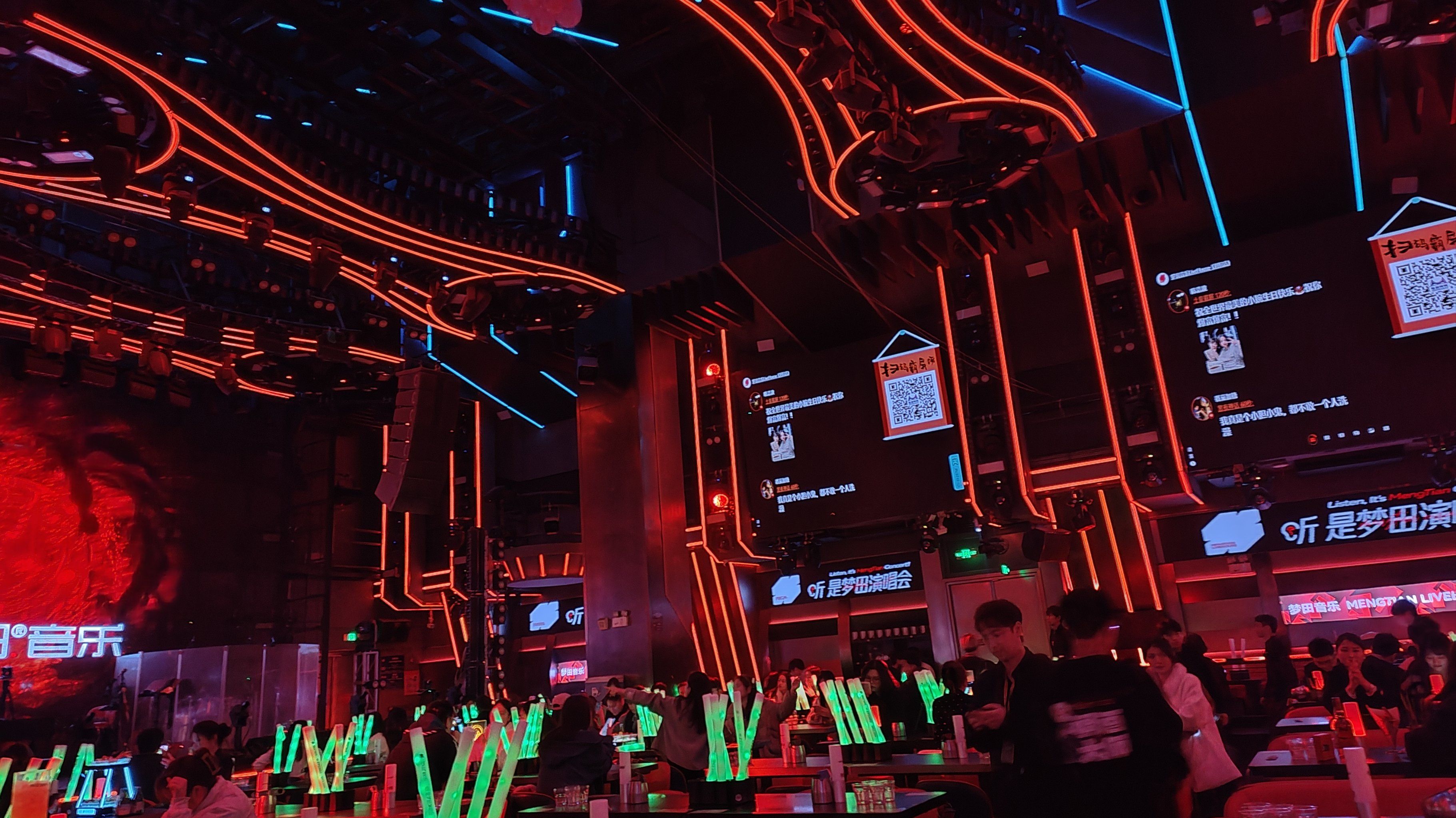 关于场内独特氛围,高潮不断升级的信息 关于场内独特氛围,高潮不断升级的信息