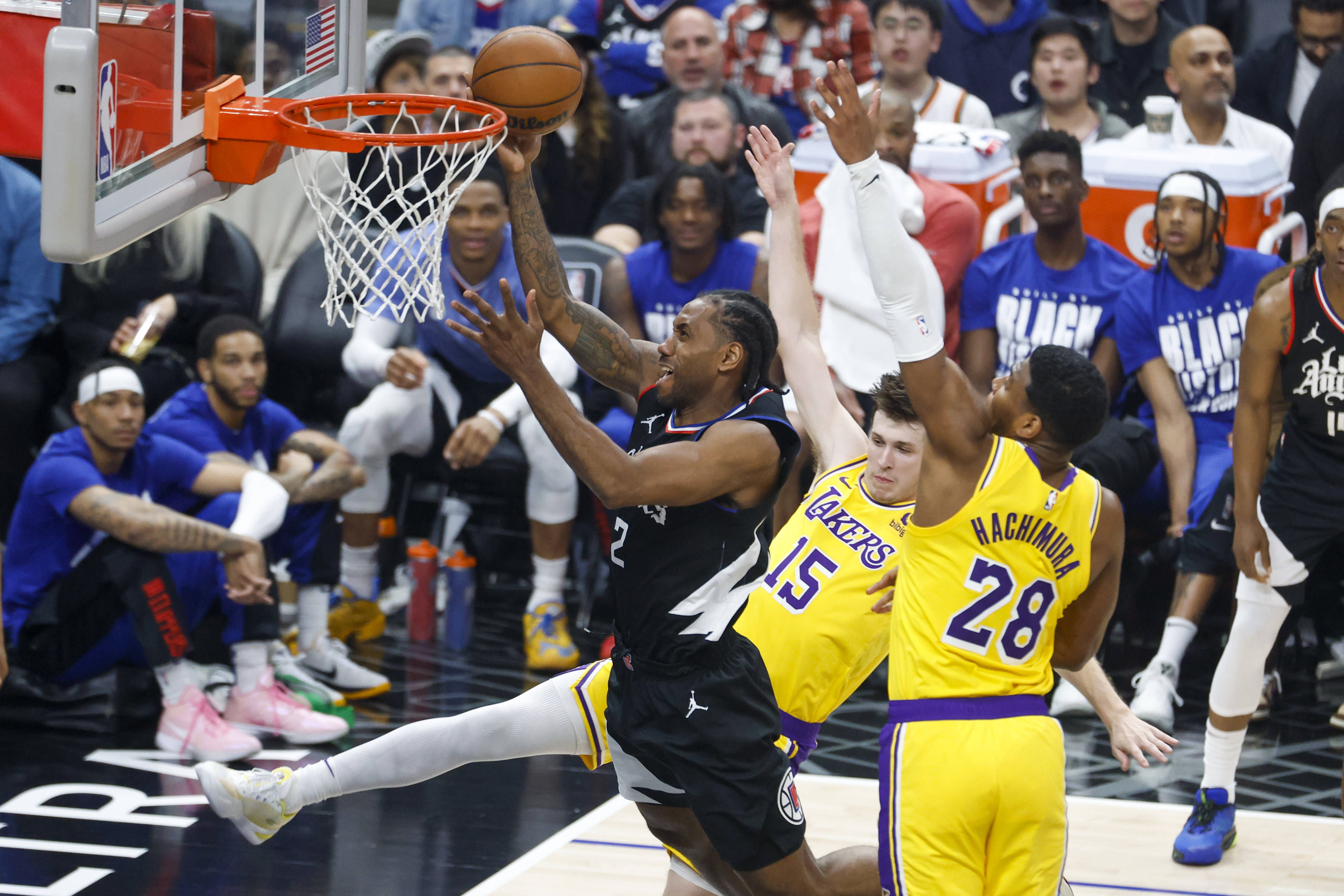 周末的篮球比赛给球迷带来了激动人心的时刻 周末的篮球比赛给球迷带来了激动人心的时刻