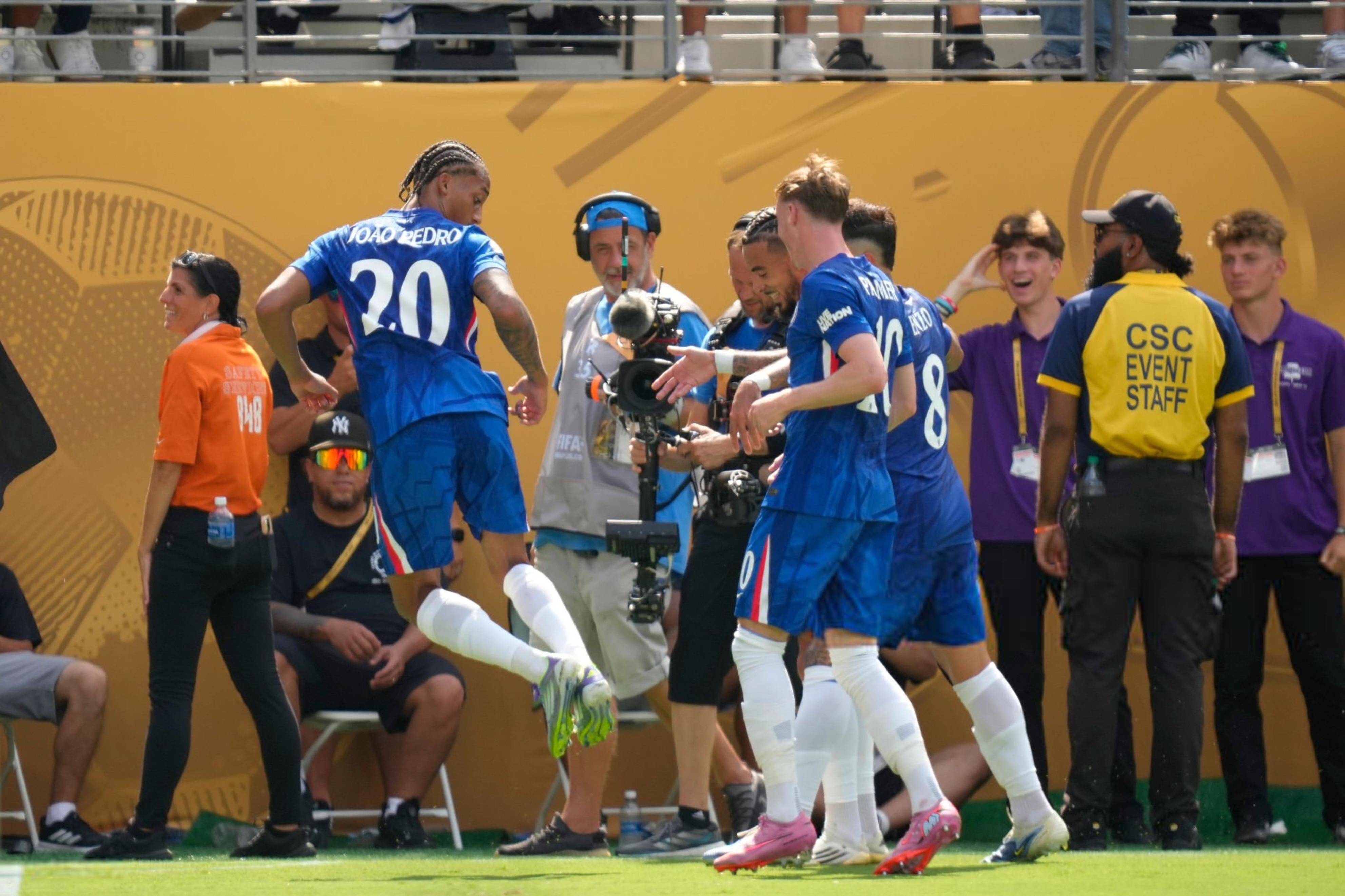 爱游戏大厅-切尔西客场击败对手,争夺欧冠资格闯关成功