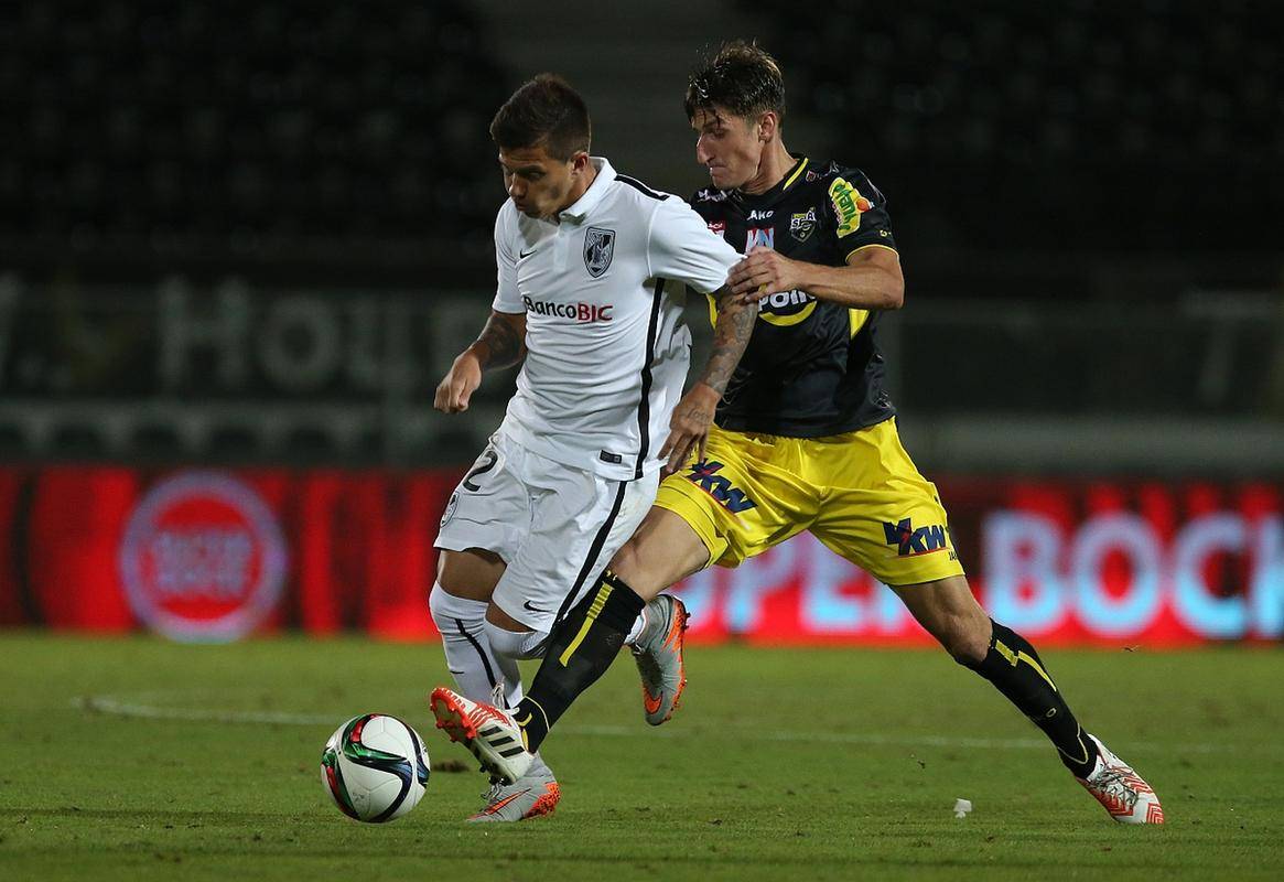 爱游戏官方-利物浦迎战波尔图:英超葡超对决