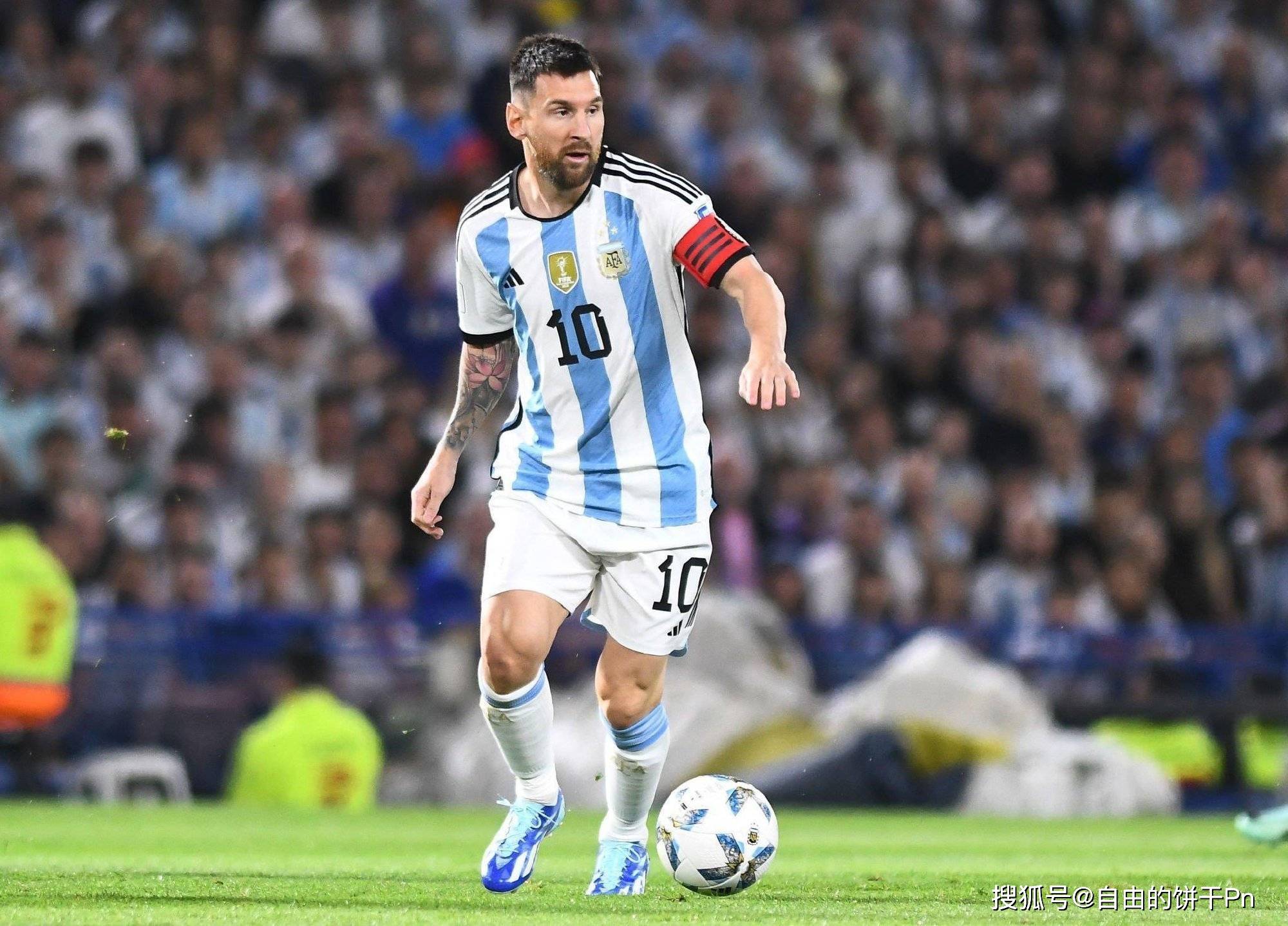 梅西下场受伤引发球队危机,团队战术或将遭受打击的简单介绍 梅西下场受伤引发球队危机,团队战术或将遭受打击的简单介绍