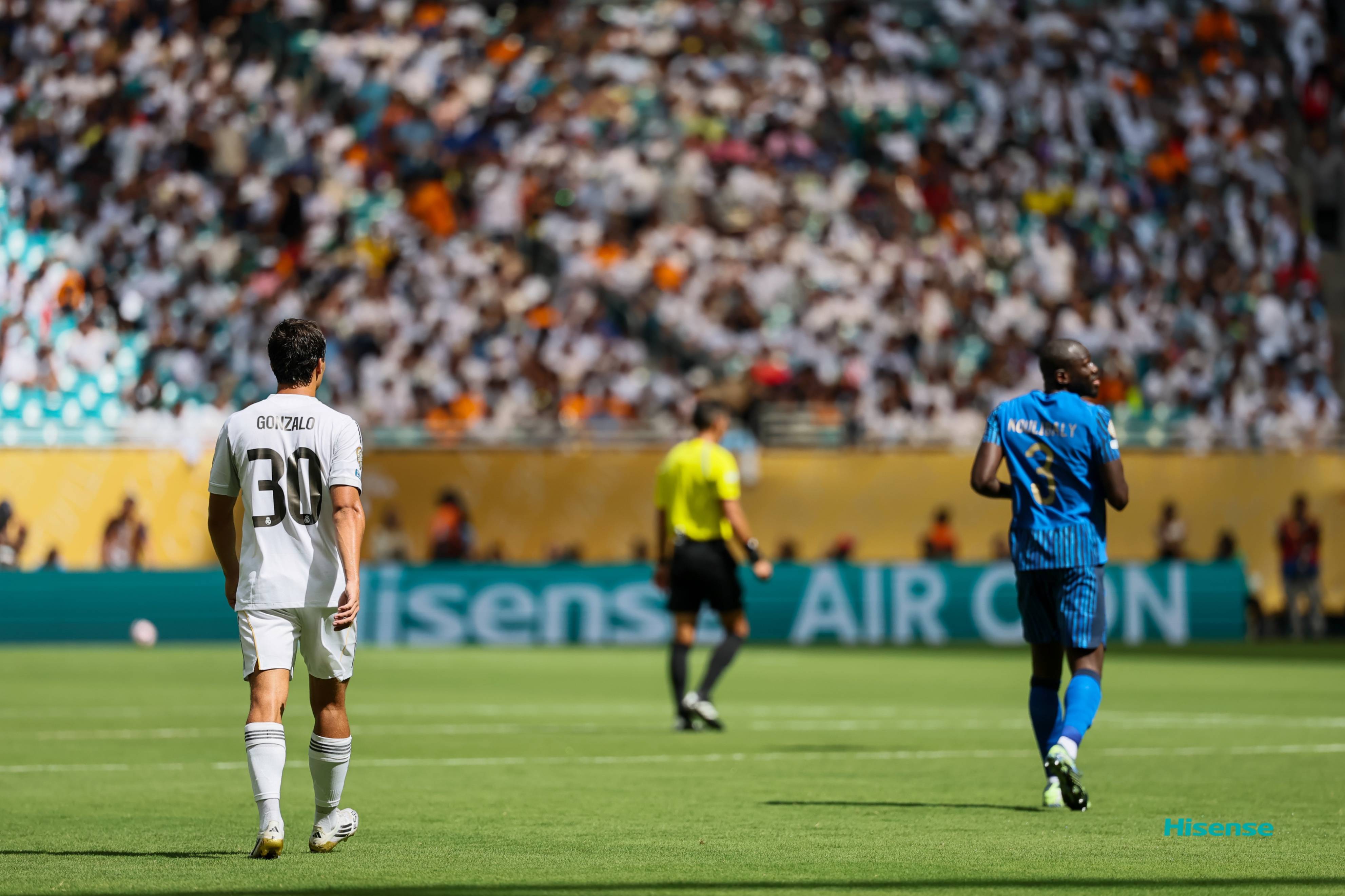 爱游戏入口-大巴黎客场惊险获胜，力克皇家马德里