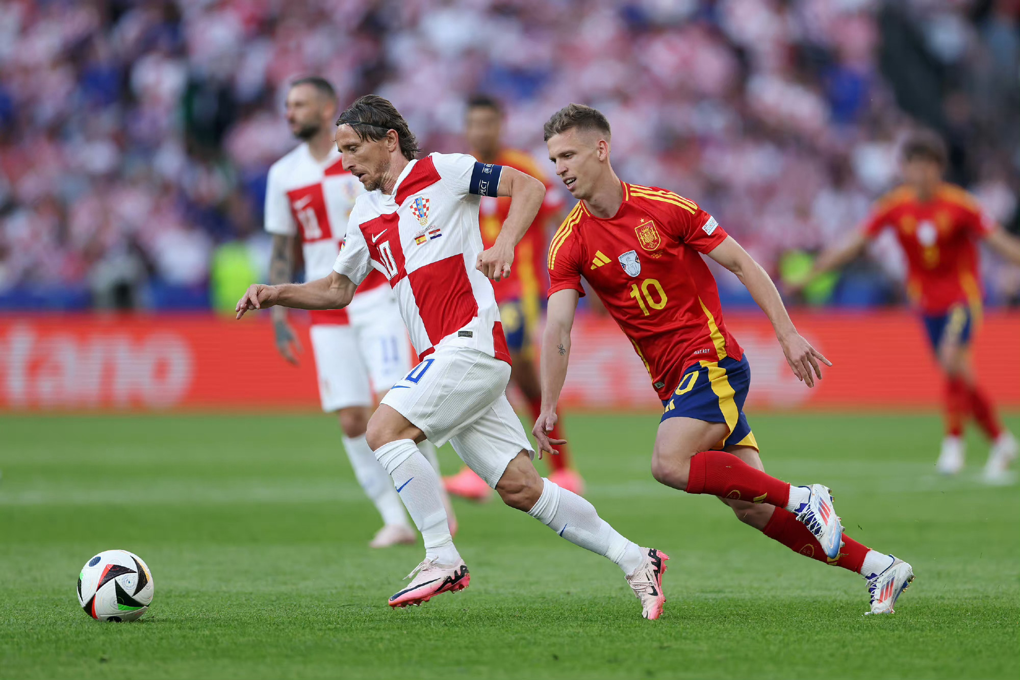 爱游戏大厅-克罗地亚客场大胜意大利,晋级四强