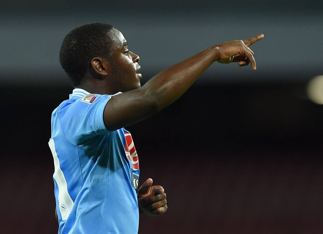 那不勒斯主场逼平维罗纳,难分高下 那不勒斯主场逼平维罗纳,难分高下