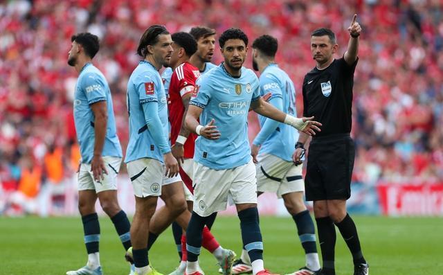 爱游戏大厅-曼城欲摘下英国冠军，下轮对阵狼队的简单介绍