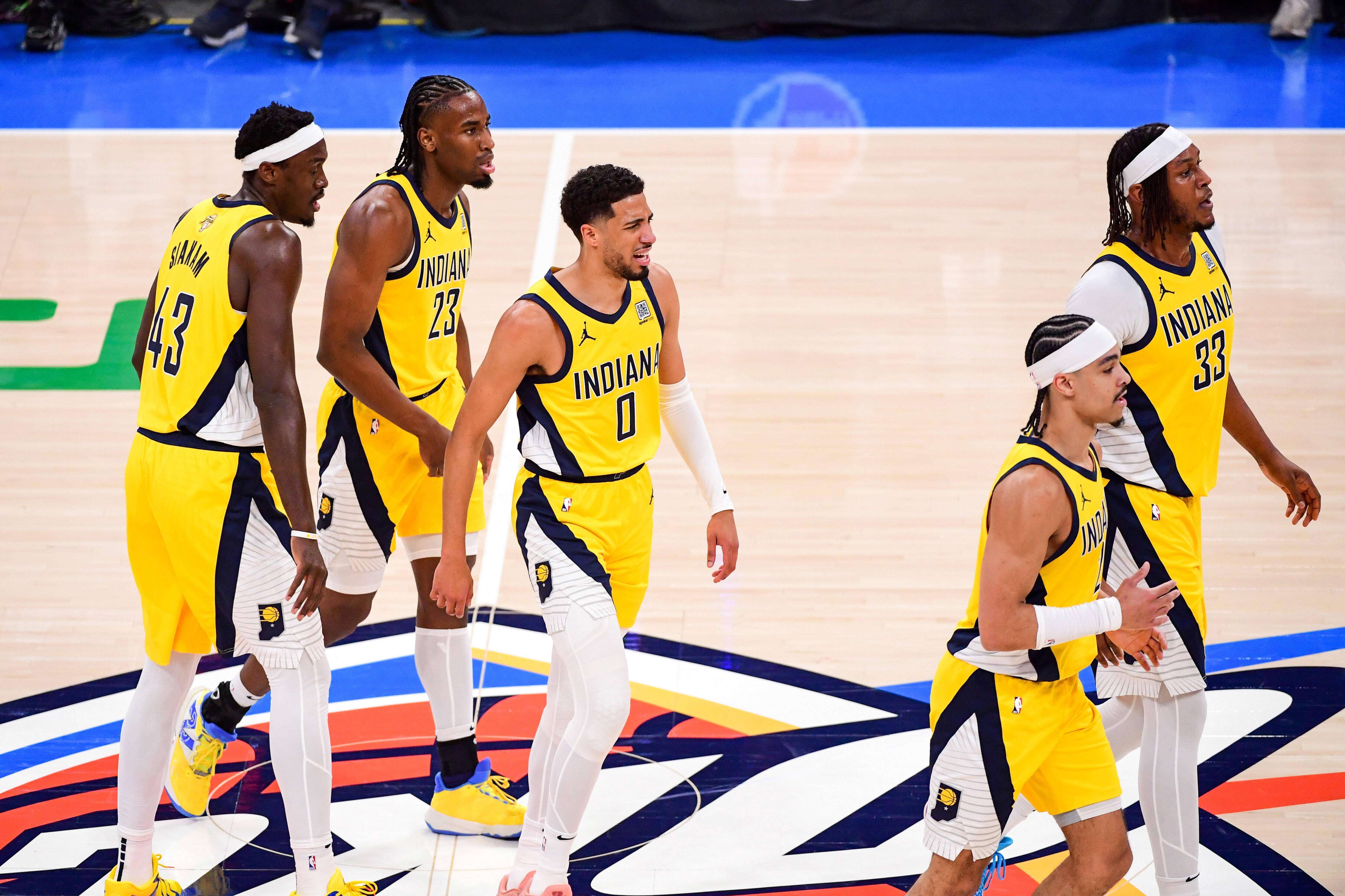 步行者球员个个积极训练，备战下一场比赛