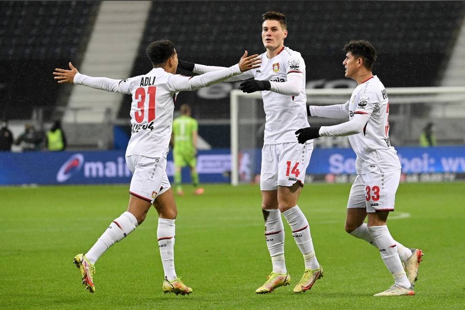 爱游戏入口-奥格斯堡作客不敌法兰克福,遭遇失利