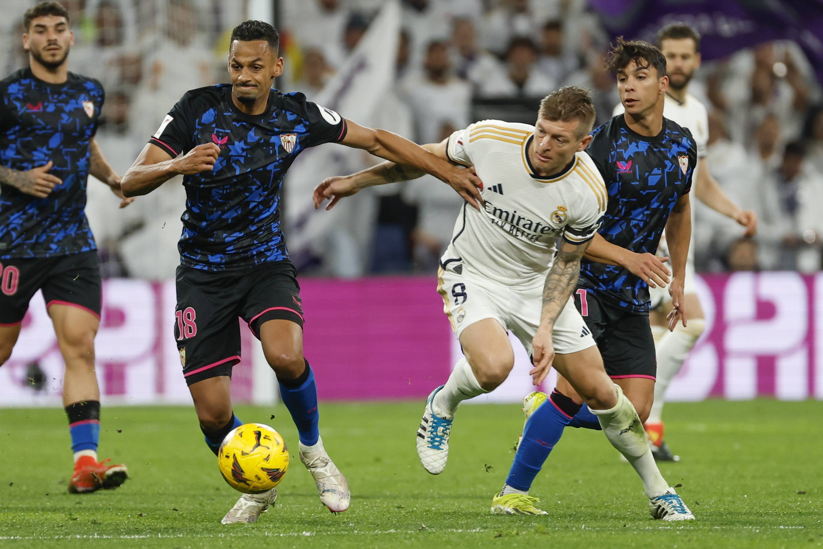 爱游戏官方-西班牙人实现主场四连胜，稳固中游位置的简单介绍