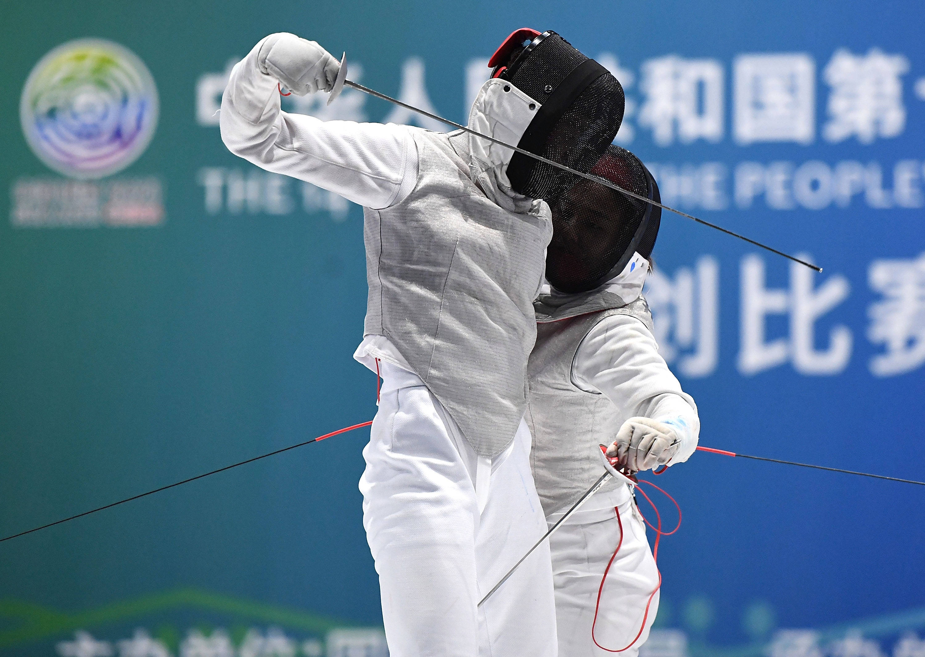 爱游戏入口-英国击剑代表团再度夺冠，剑拔弩张气势如虹