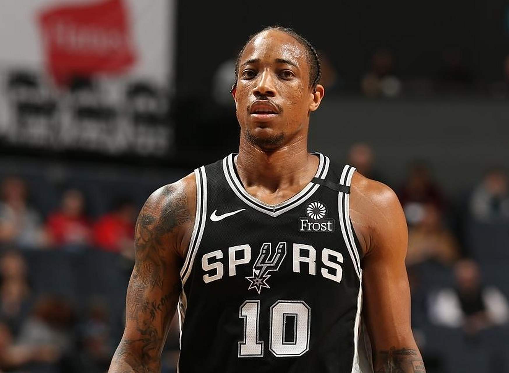 马刺大破爵士,德罗赞心无旁骛砍下高分 马刺大破爵士,德罗赞心无旁骛砍下高分