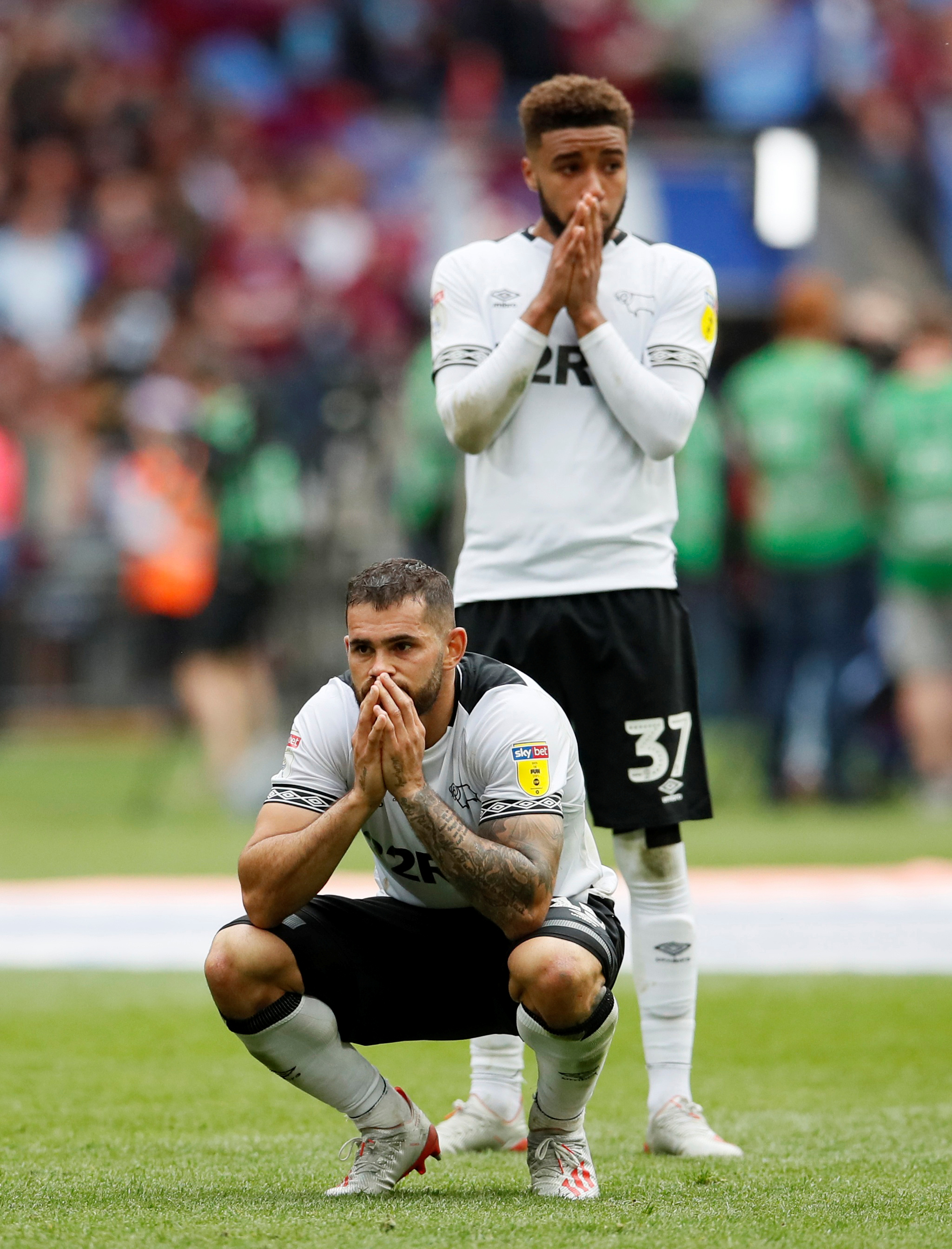 爱游戏tv-斯旺西客场奋力拿分,重返英超争夺行列