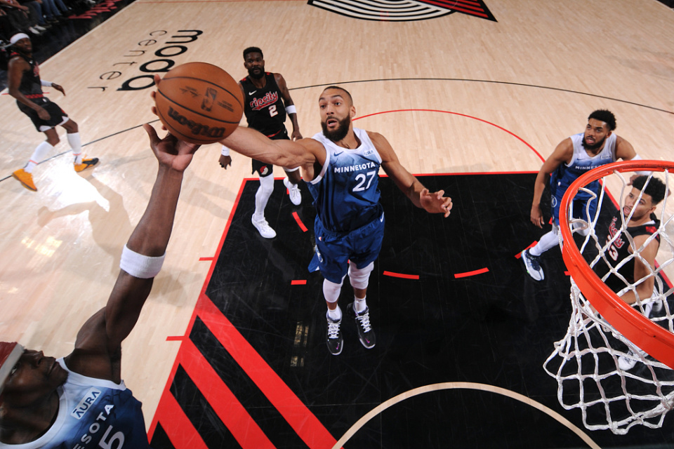 森林狼客场逆转爵士,唐斯砍下30+10数据 森林狼客场逆转爵士,唐斯砍下30+10数据