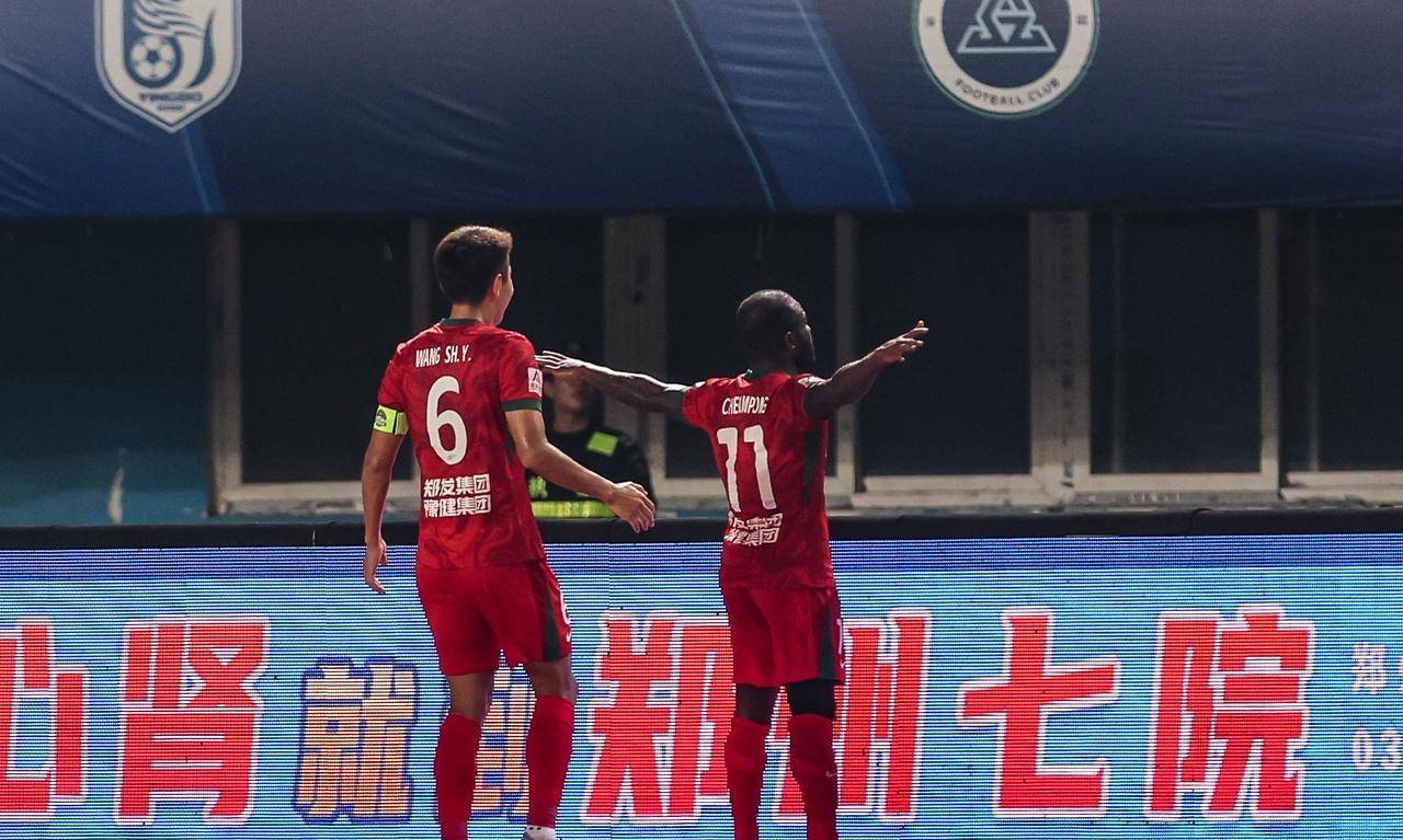 爱游戏娱乐-河南男篮顽强作战，成功击败对手晋级决赛