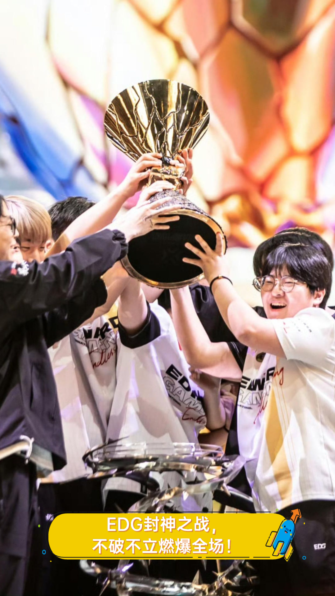 爱游戏体育-关于EDG轻取TL，Kanavi单局斩获MVP激烈交锋四强赛，让粉丝疯狂欢呼的信息