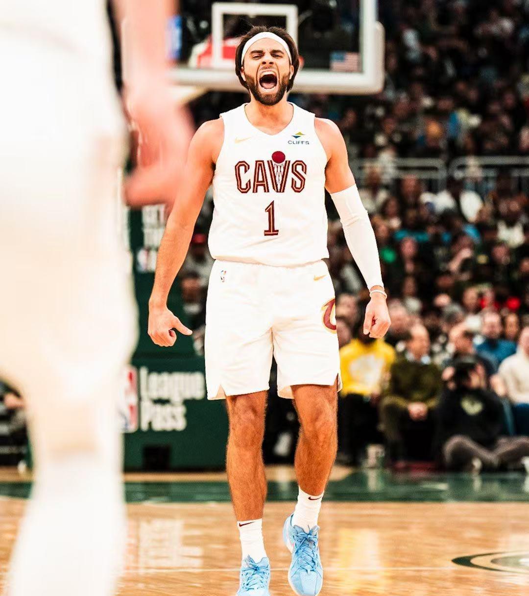 爱游戏娱乐-骑士客场逆转奇才，成功取得胜利