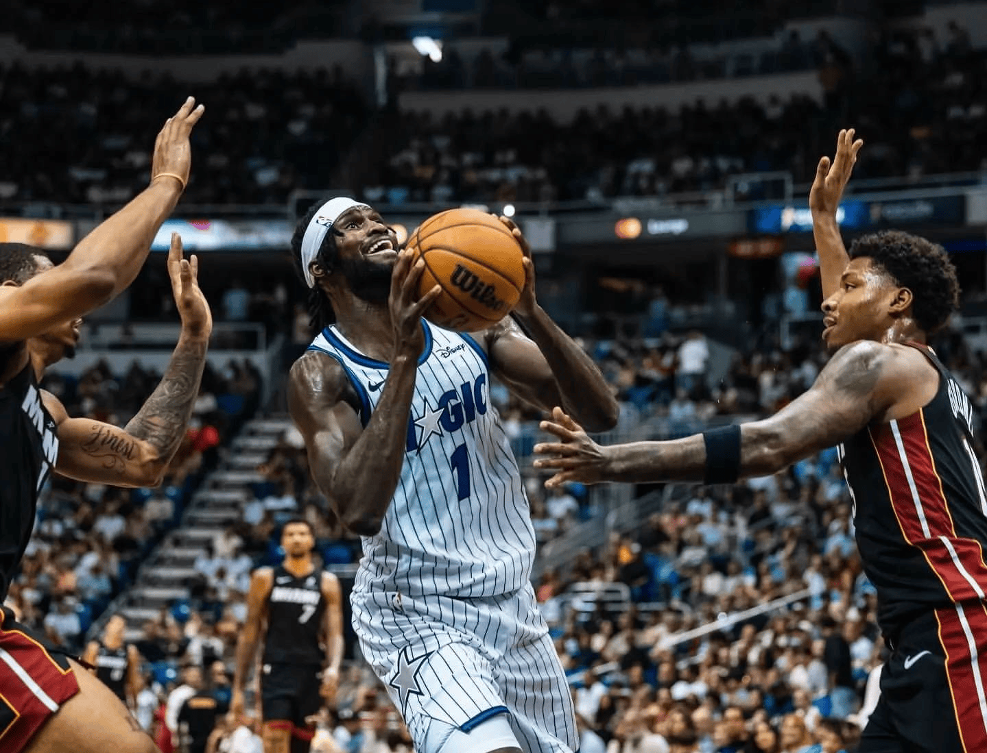 步行者一波澎湃,客场逆转魔术获胜 步行者一波澎湃,客场逆转魔术获胜