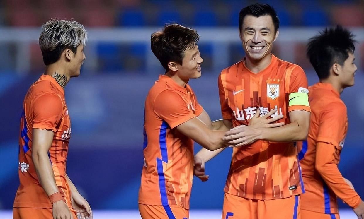 爱游戏娱乐-山东鲁能客场惨败,球员面临压力